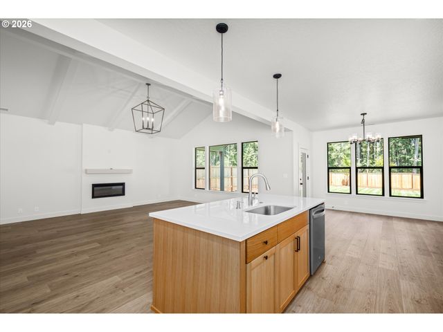 25331 E BROADWAY Ave, Veneta, OR 97487