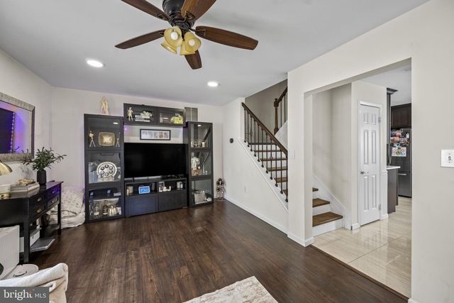 33 SPYGLASS CT, East Windsor, NJ 08520