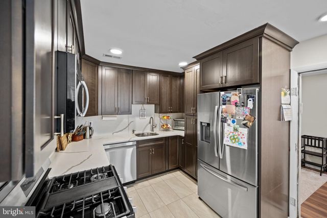 33 SPYGLASS CT, East Windsor, NJ 08520