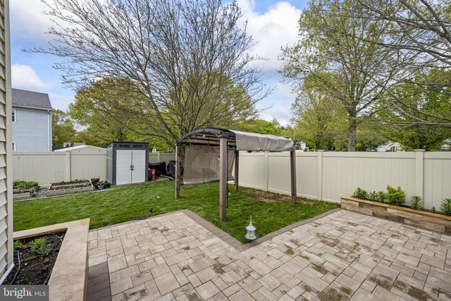 33 SPYGLASS CT, East Windsor, NJ 08520