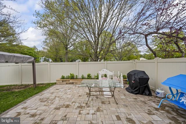 33 SPYGLASS CT, East Windsor, NJ 08520
