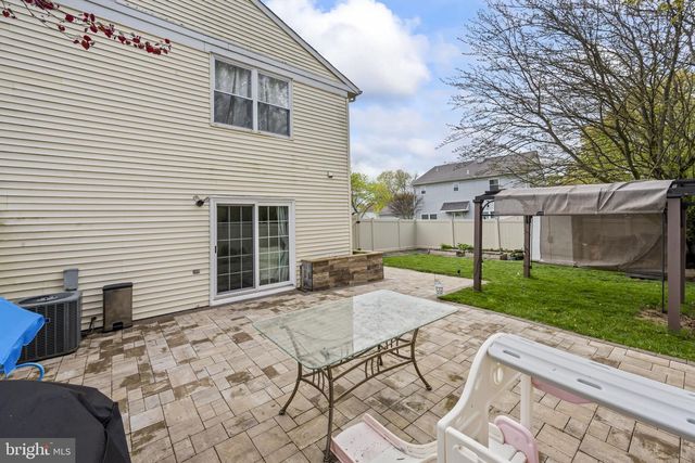 33 SPYGLASS CT, East Windsor, NJ 08520