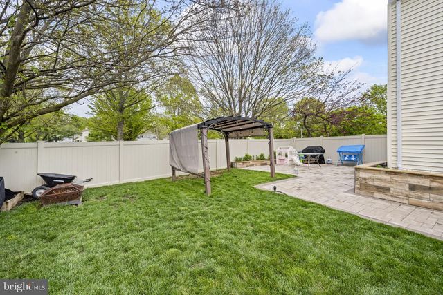 33 SPYGLASS CT, East Windsor, NJ 08520