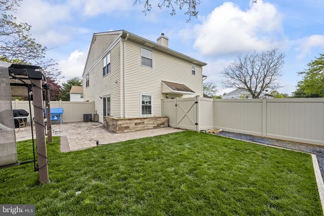 33 SPYGLASS CT, East Windsor, NJ 08520