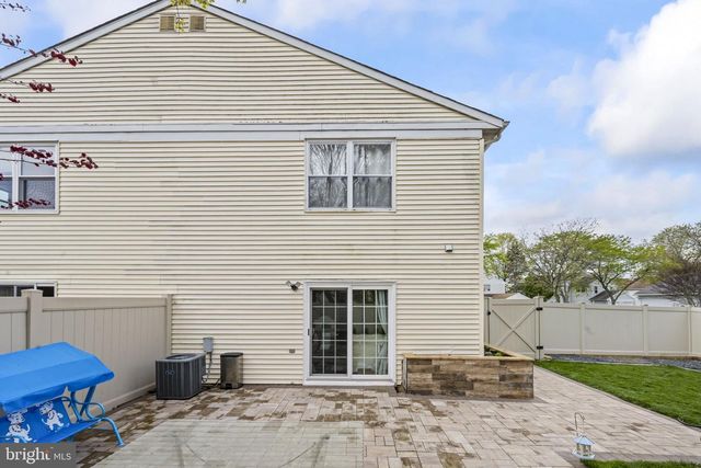 33 SPYGLASS CT, East Windsor, NJ 08520
