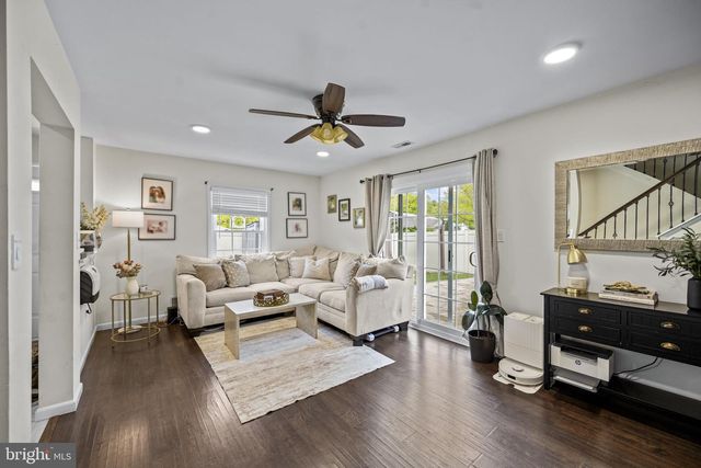 33 SPYGLASS CT, East Windsor, NJ 08520