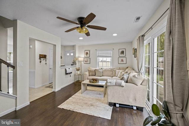 33 SPYGLASS CT, East Windsor, NJ 08520