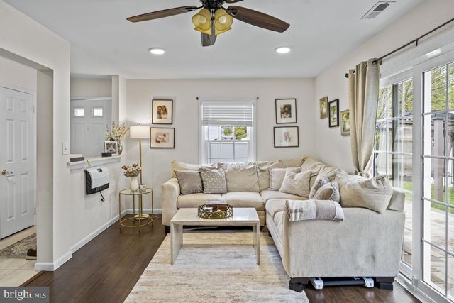 33 SPYGLASS CT, East Windsor, NJ 08520