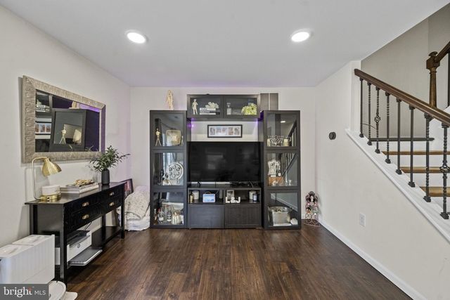 33 SPYGLASS CT, East Windsor, NJ 08520