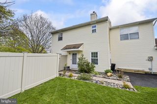 33 SPYGLASS CT, East Windsor, NJ 08520