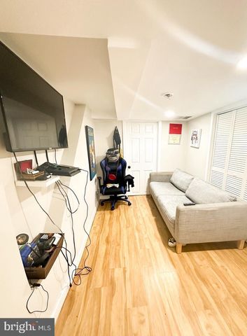 2552 S BEULAH ST, Philadelphia, PA 19148