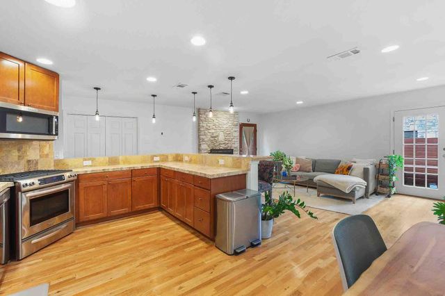 2011 Meadowridge DR A, Austin, TX 78704
