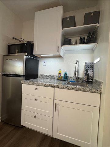5639 Lincoln Street 3, Hollywood, FL 33021