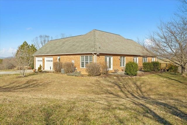 360 Maple Ridge LN, Fincastle, VA 24090