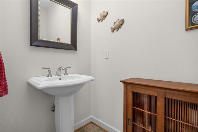 360 Maple Ridge LN, Fincastle, VA 24090