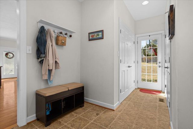 360 Maple Ridge LN, Fincastle, VA 24090