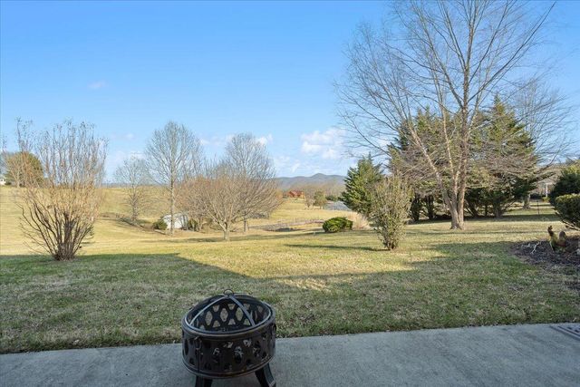 360 Maple Ridge LN, Fincastle, VA 24090