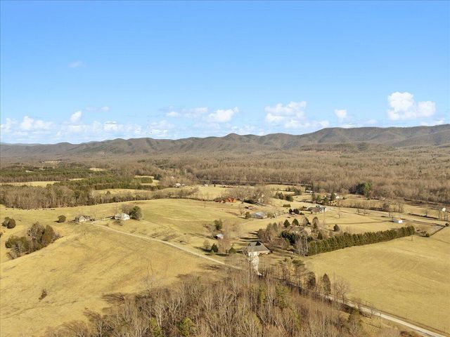 360 Maple Ridge LN, Fincastle, VA 24090