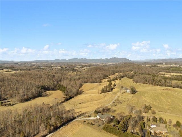 360 Maple Ridge LN, Fincastle, VA 24090