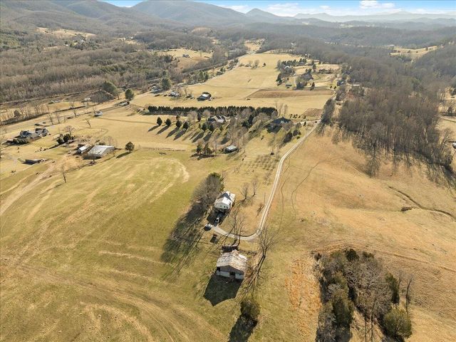 360 Maple Ridge LN, Fincastle, VA 24090