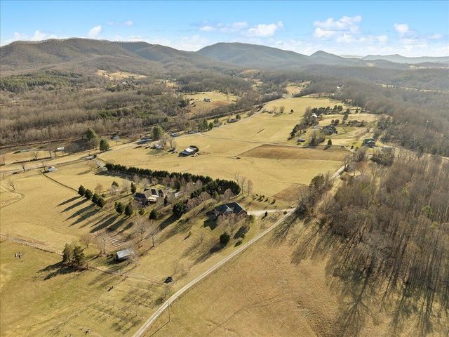360 Maple Ridge LN, Fincastle, VA 24090