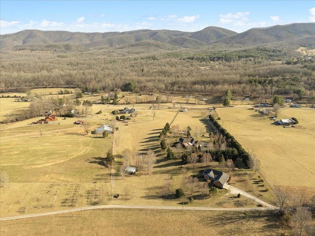 360 Maple Ridge LN, Fincastle, VA 24090