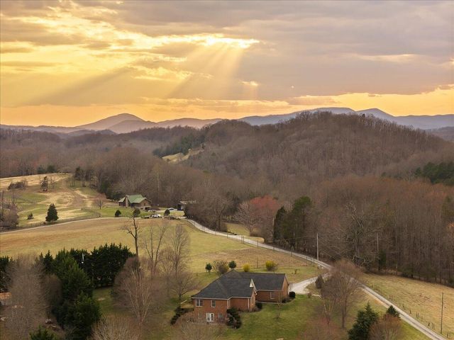 360 Maple Ridge LN, Fincastle, VA 24090
