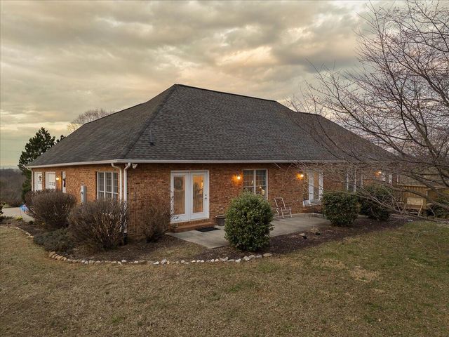 360 Maple Ridge LN, Fincastle, VA 24090