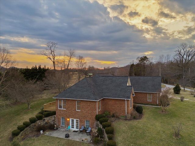 360 Maple Ridge LN, Fincastle, VA 24090