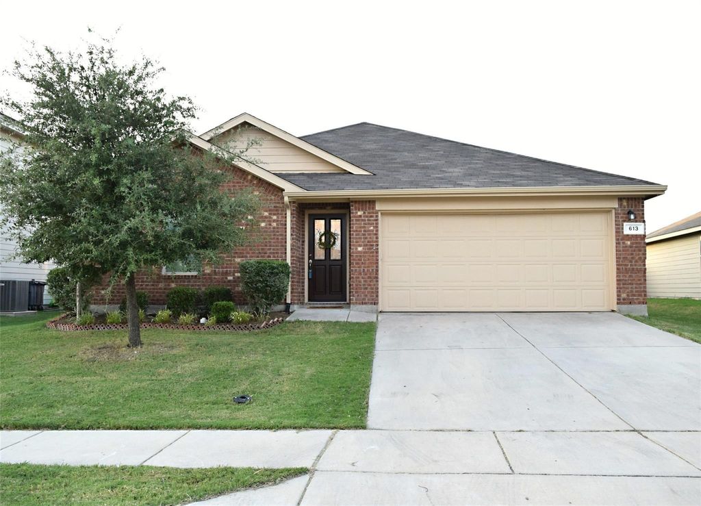 613 Rio Bravo Drive, Fort Worth, TX 76052