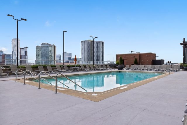 600 12th Ave S Apt 1816, Nashville, TN 37203