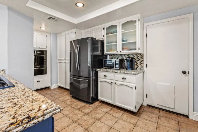 16319 Scarbery Rd, Ramona, CA 92065