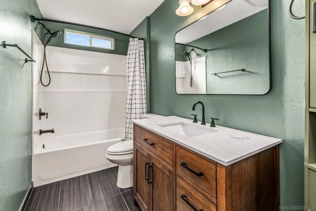 16319 Scarbery Rd, Ramona, CA 92065