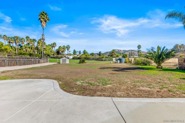 16319 Scarbery Rd, Ramona, CA 92065