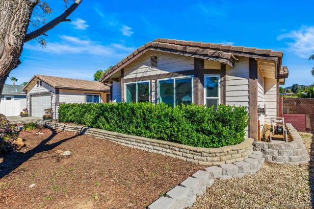 16319 Scarbery Rd, Ramona, CA 92065