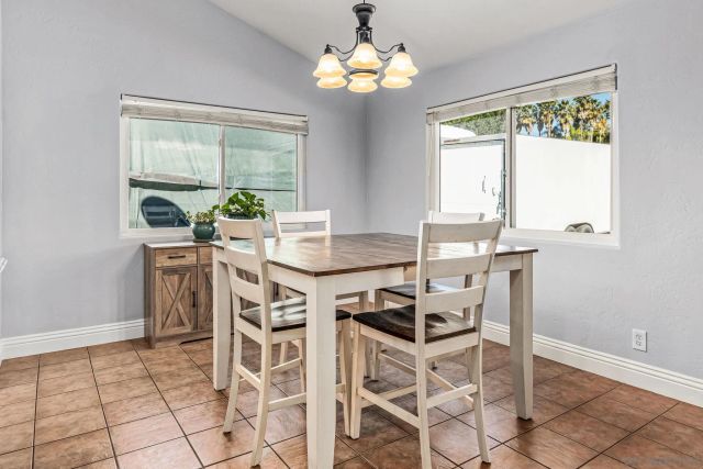 16319 Scarbery Rd, Ramona, CA 92065