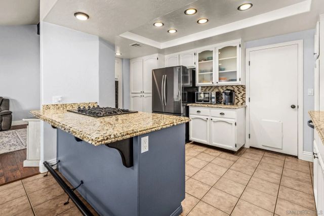 16319 Scarbery Rd, Ramona, CA 92065