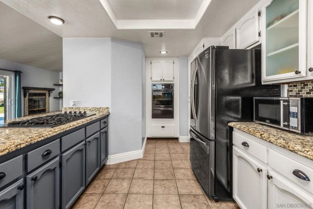 16319 Scarbery Rd, Ramona, CA 92065