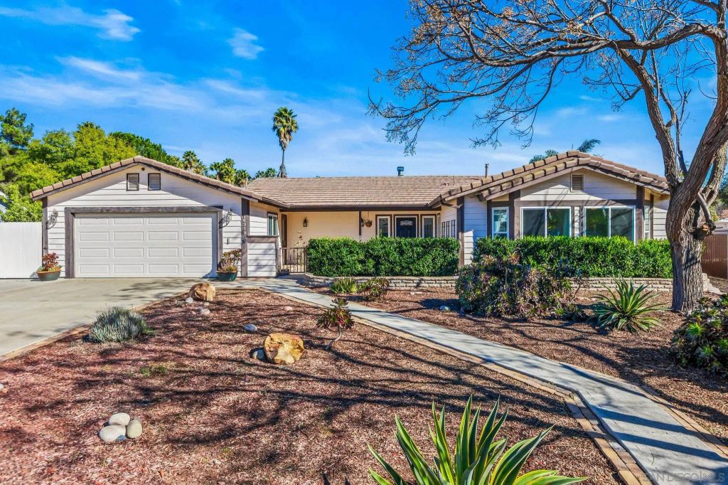 16319 Scarbery Rd, Ramona, CA 92065