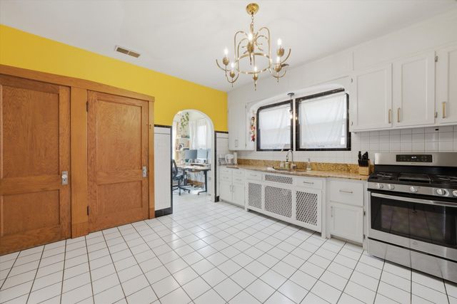 3032 Wisconsin Avenue, Berwyn, IL 60402