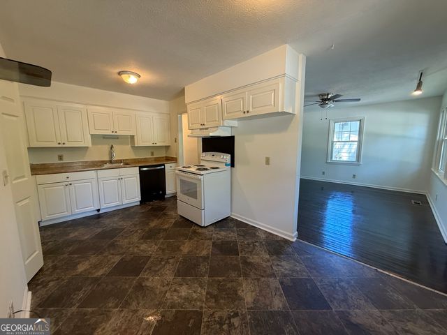 179 Youngs Mill Road, Lagrange, GA 30241