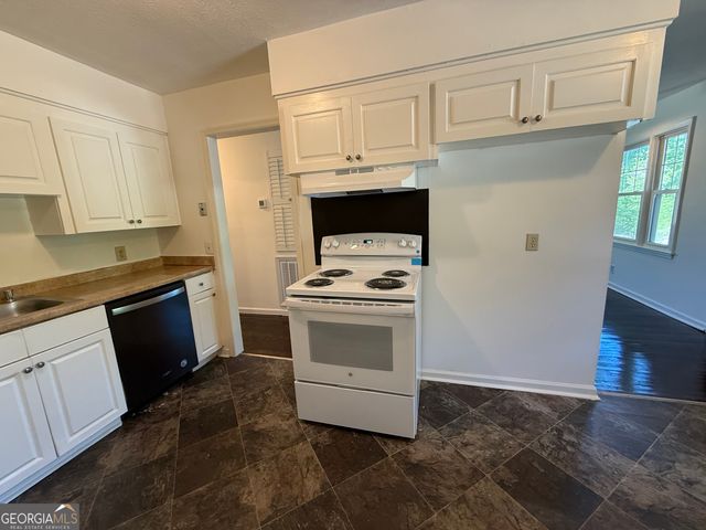 179 Youngs Mill Road, Lagrange, GA 30241