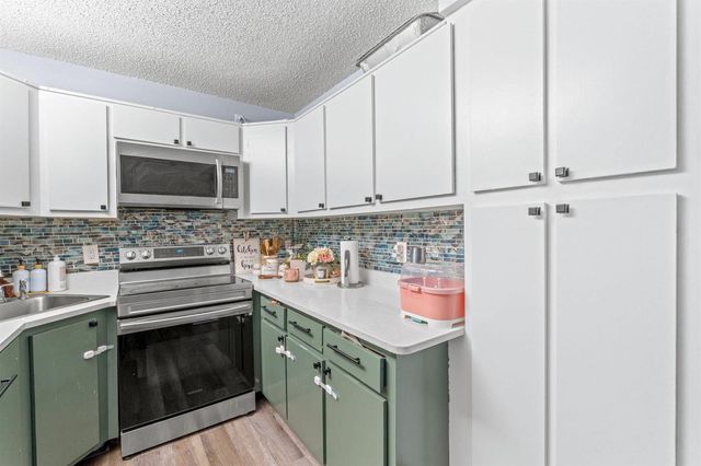 723 Sunny Pine Way H2, Greenacres, FL 33415