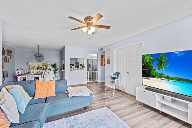 723 Sunny Pine Way H2, Greenacres, FL 33415