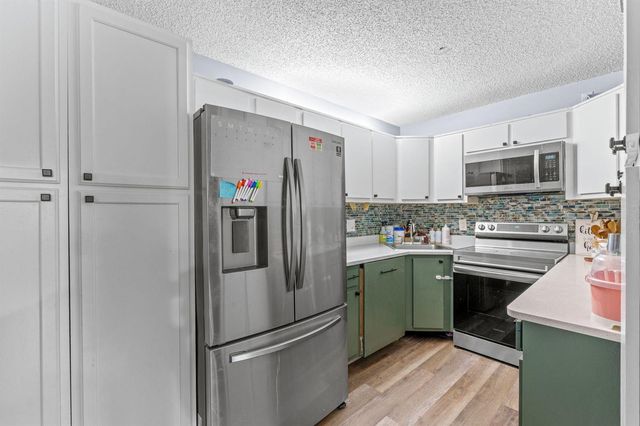 723 Sunny Pine Way H2, Greenacres, FL 33415