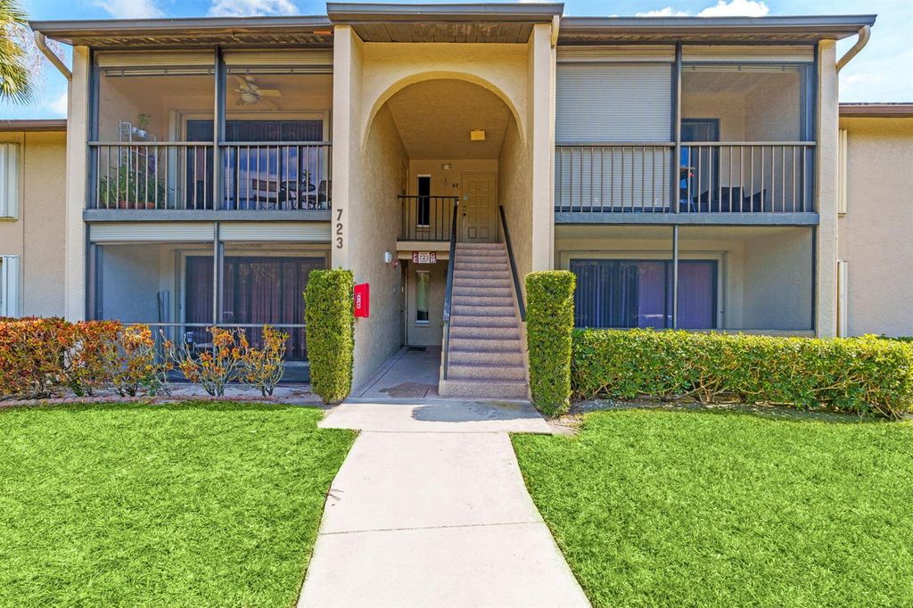 723 Sunny Pine Way H2, Greenacres, FL 33415