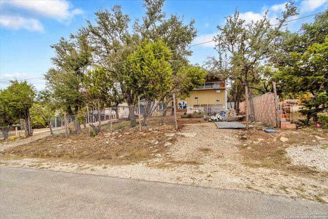 324 DOE LN, Canyon Lake, TX 78133
