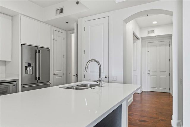 717 S Riverside Dr Apt 504, Memphis, TN 38103
