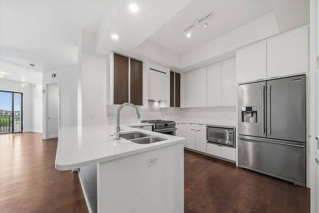 717 S Riverside Dr Apt 504, Memphis, TN 38103