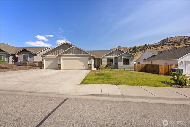1015 Sunny Brooke Lane, Chelan, WA 98816